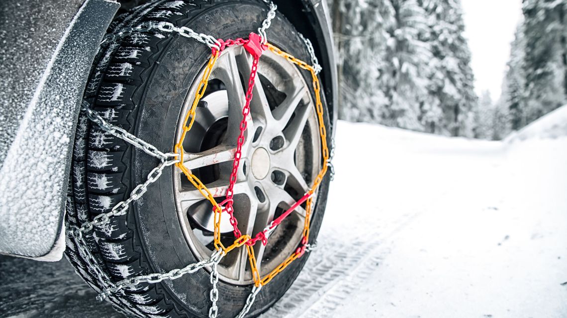 catene da neve montate su gomma