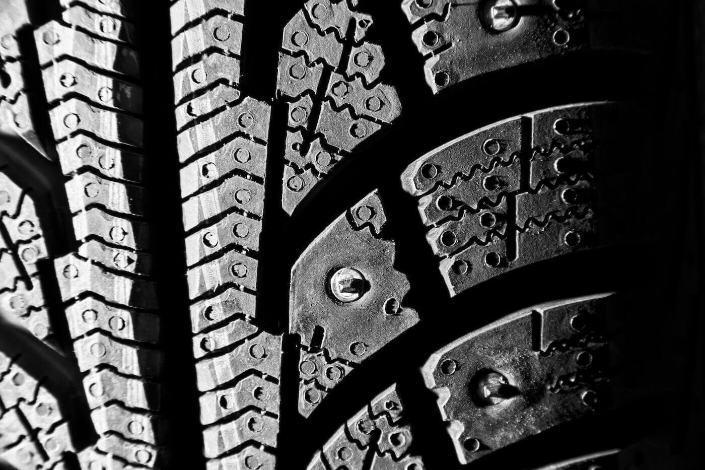 Lot de 100 clous de pneu antidérapants de 13 mm pour voiture, moto, VTT, camion, tracteur, motoneige, véhicule tout-terrain Lot de 100 clous de pneu antidérapants de 13 mm pour voiture, moto, VTT, camion, tracteur, motoneige, véhicule tout-terrain